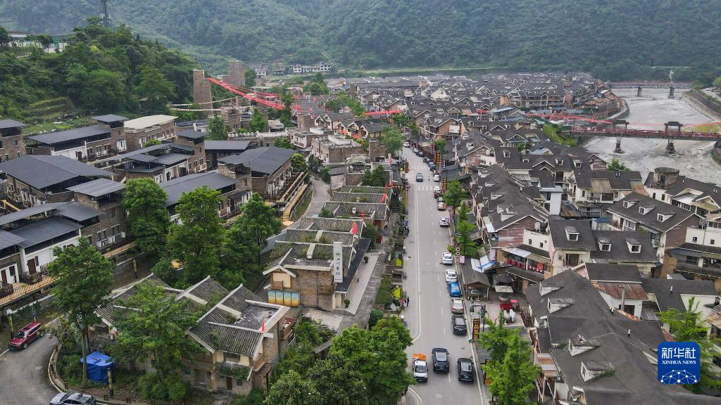 5月12日、四川省汶川県映秀鎮(zhèn)場(chǎng)鎮(zhèn)（ドローンによる撮影?胥氷潔）