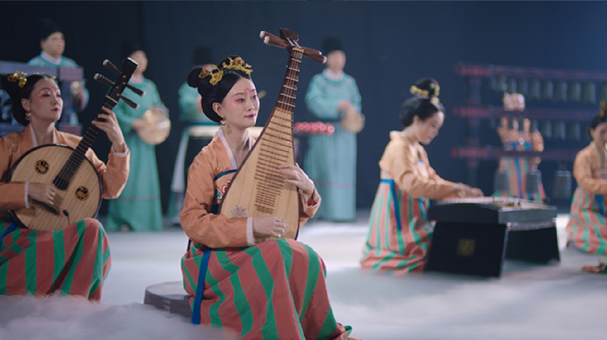 時(shí)を越え古代中國(guó)の楽器を演奏する華夏古楽団