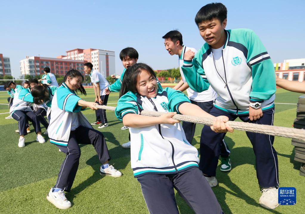 大學(xué)入試を控えた高校3年生、ストレス解消イベントに參加　山東省