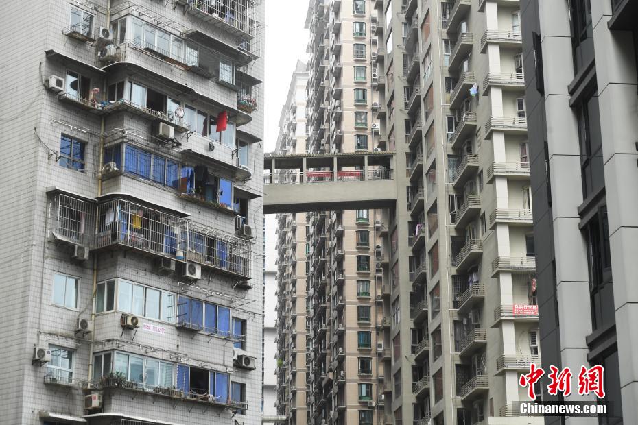 高層マンションをつなぐ連絡(luò)通路（撮影?陳超）