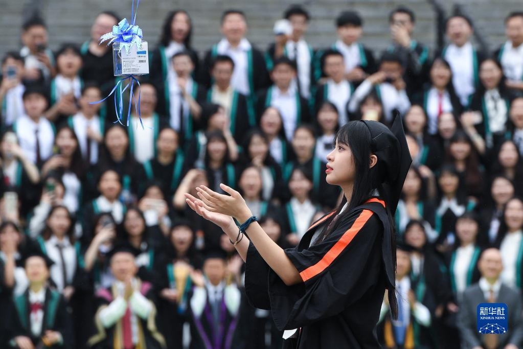 広州美術(shù)學(xué)院の卒業(yè)記念品はビンドゥンドゥン