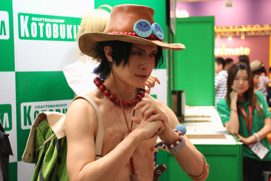 上海で開催された中國國際マンガ?アニメ?ゲーム博覧會（CCG EXPO）で撮影された「ONE PIECE」のコスプレイヤー（寫真著作権は東方ICが所有のため転載禁止）。