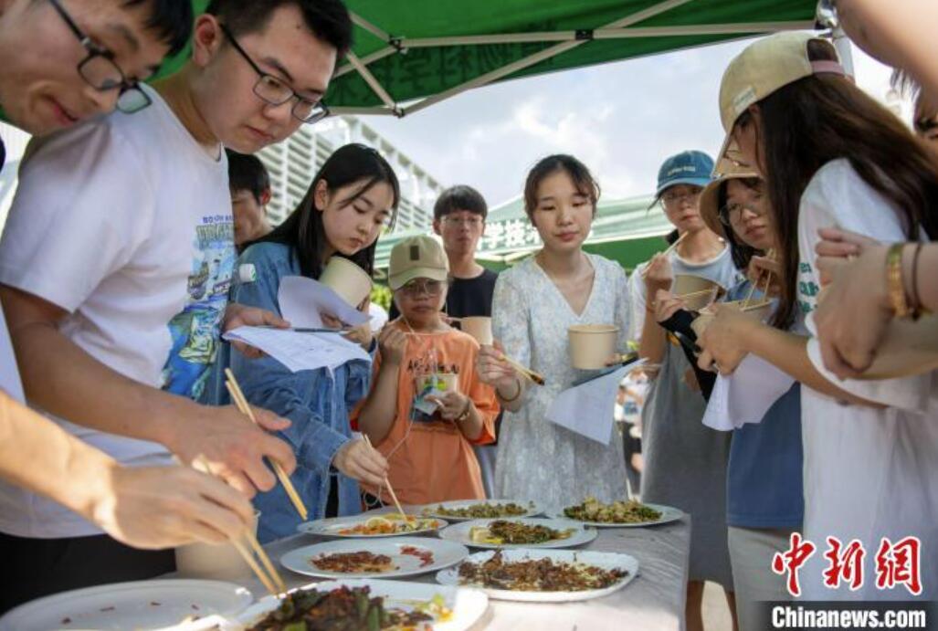 お味はいかが？華中農(nóng)業(yè)大學(xué)主催の「昆蟲の宴」　湖北省