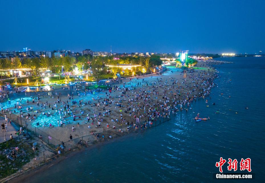 夏の旅行先に最適な漢江の美しい夜景　湖北省襄陽