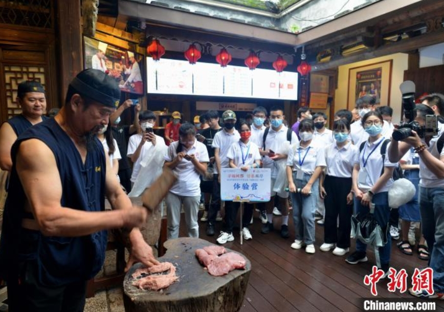 海峽両岸の學(xué)生が無形文化遺産「肉包肉」の作り方學(xué)ぶ　福建省福州