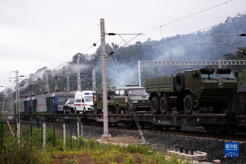 中國(guó)軍の醫(yī)療列車(chē)が初の國(guó)境を越えた輸送