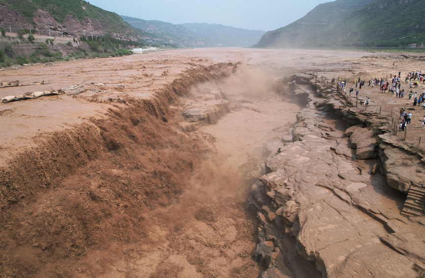 出水期を迎え水量が激増した黃河　壯大な景観広がる壷口瀑布