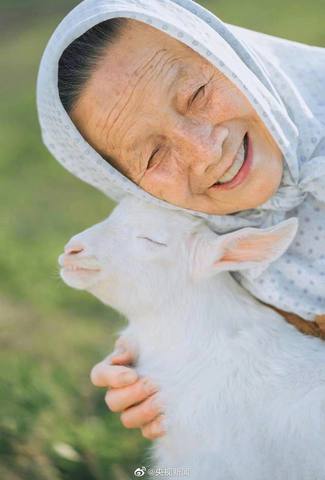 孫娘が撮影した80歳おばあちゃんの「癒し系寫(xiě)真」