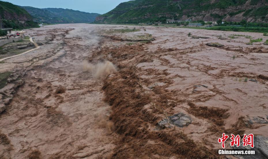 黃河の水位が急上昇　壺口瀑布で川面が岸の高さに迫る　山西省