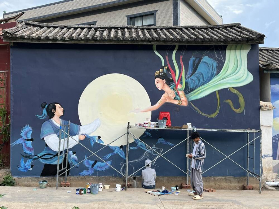 故郷に戻ったミューラルアーティストの作品が話題に　雲(yún)南省麗江市