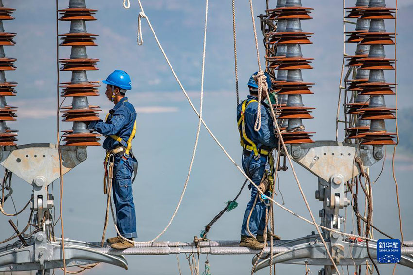 「西電東送」の大動脈、超高圧白浙ルートが重慶で長江を橫斷