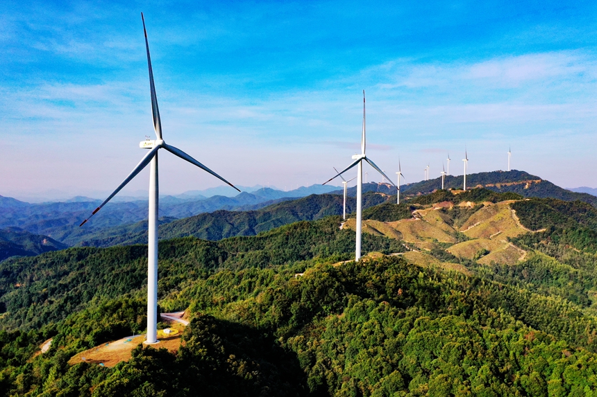 上空から撮影した全南県烏梅山風(fēng)力発電所（撮影?李凡欽)。