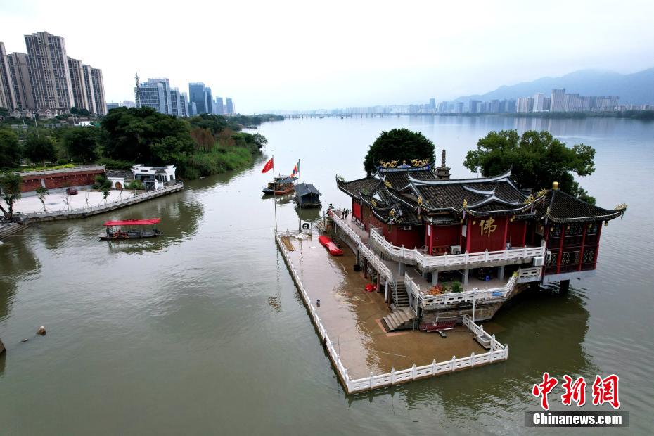 上空から撮影した金山寺（撮影?王東明）。