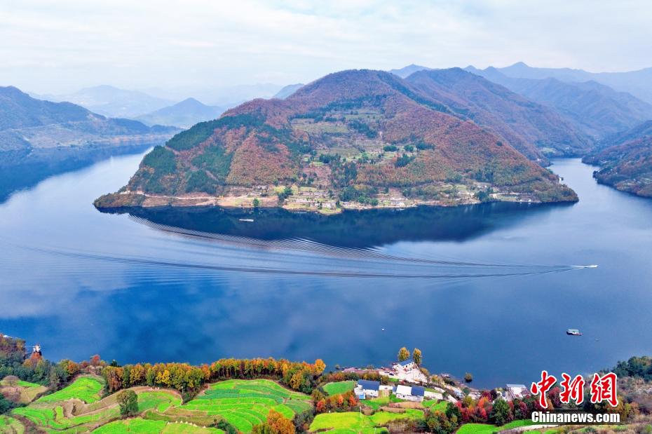 訪れる人々を魅了する白竜湖の風(fēng)景　四川省広元