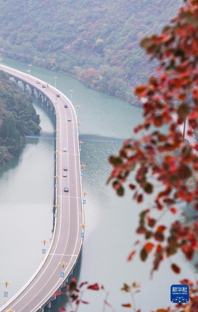 湖北省宜昌の美しき「水上高速道路」