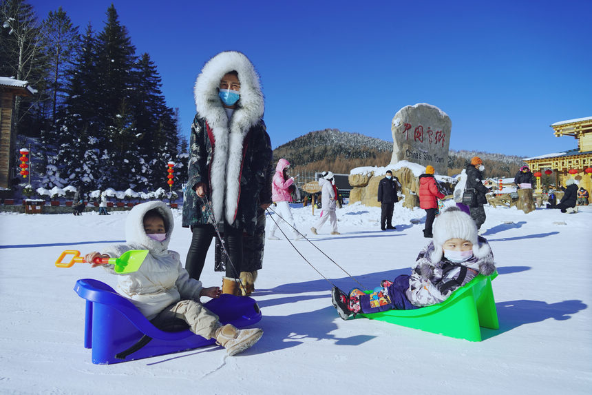 「雪のキノコ」と「雪のケーキ」が観光客を歓迎　黒竜江省