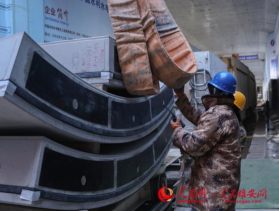 雄安新區(qū)と北京大興國(guó)際空港結(jié)ぶ高速鉄道の建設(shè)現(xiàn)場(chǎng)を訪ねて