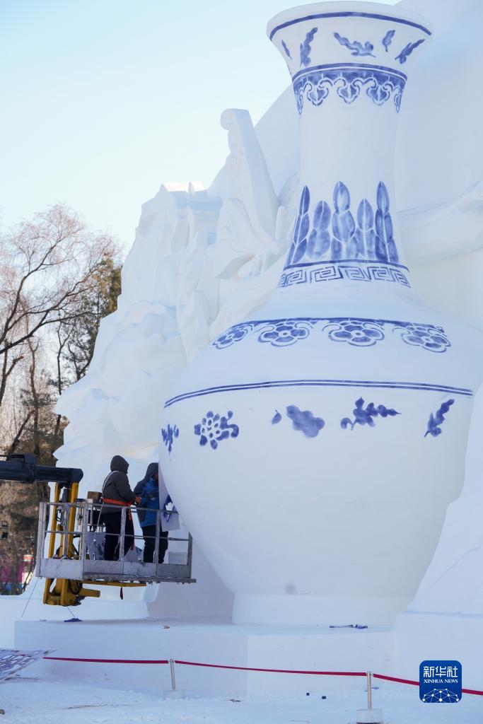 大型雪像の制作が順調に進む太陽島雪像博　黒竜江省哈爾浜