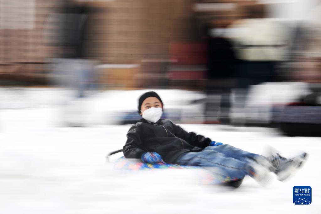 氷雪カーニバルで冬を満?jiǎn)耍　「驶嵤?></td></tr><tr><td class=