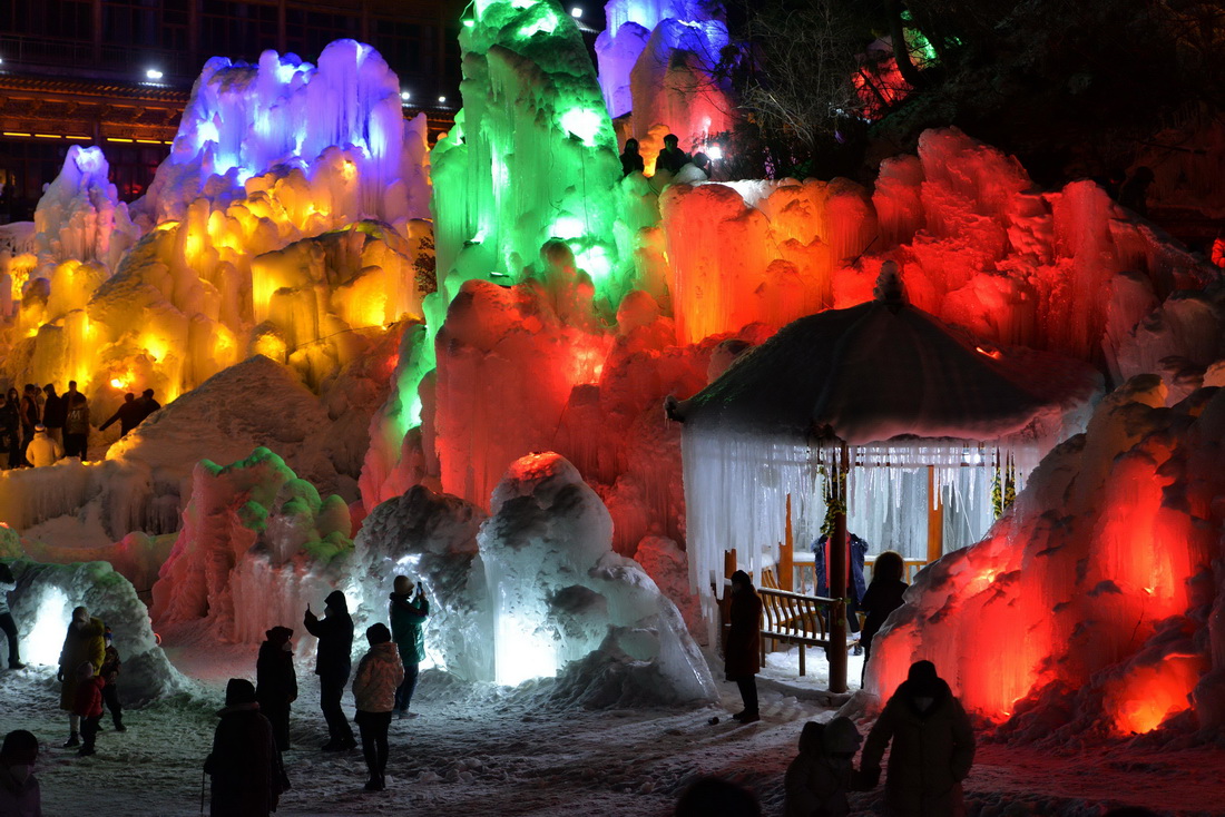 幻想的なアイスフォール　甘粛省大墩峽景勝地