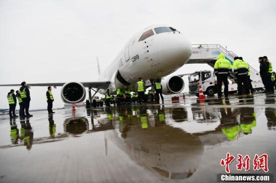 中國の國産大型旅客機(jī)「C919」が成都天府國際空港に到著