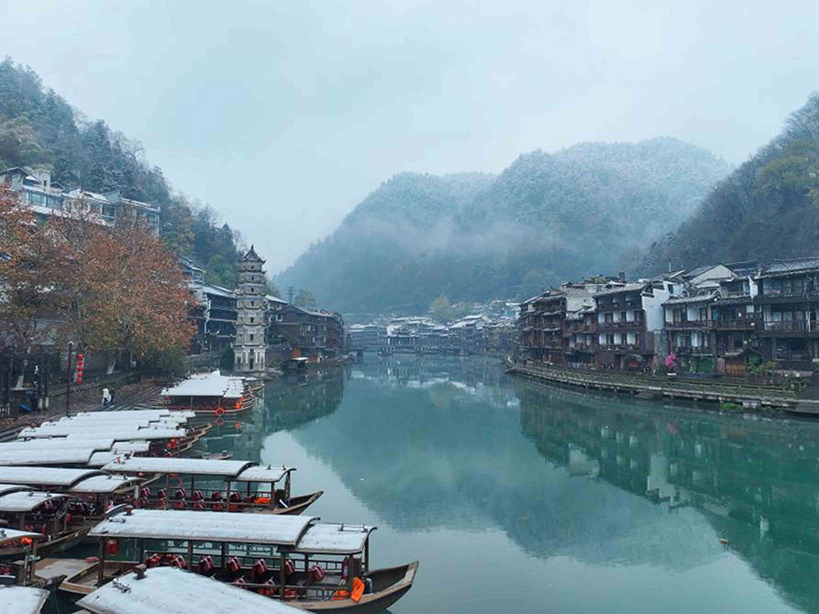 雪の降り積もる碧水と古城の美しさ味わい盡くす湖南省鳳凰