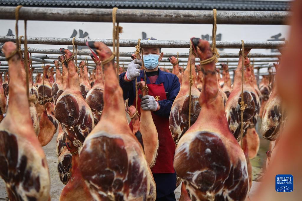 春節(jié)に向けて「金華ハム」の生産ピーク到來　浙江省