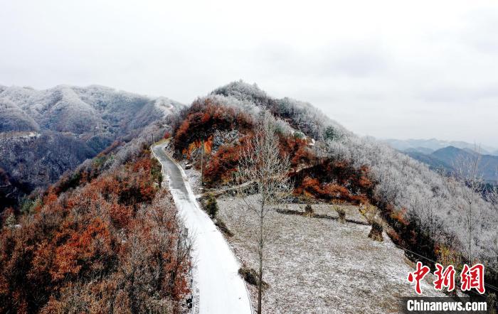 雪化粧を施された美しい農(nóng)村　湖北省南漳