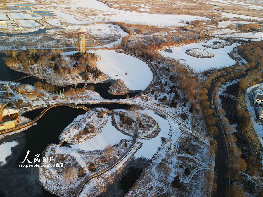 春の雪に覆われた張掖國家濕地公園　甘粛省