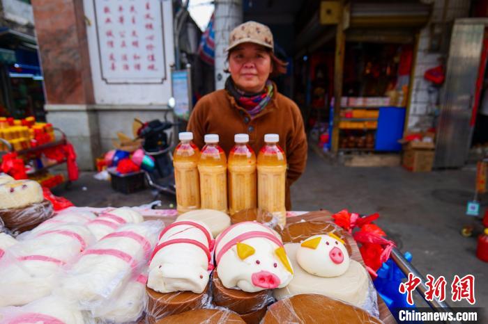 「竜抬頭」の日にはブタの形の蒸しパンを食べよう！　海南省海口市