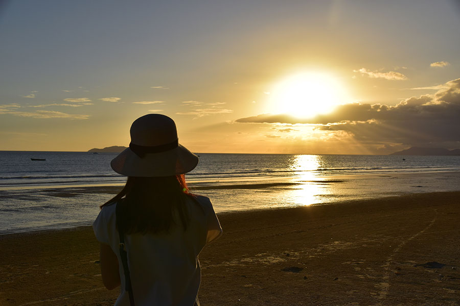 海南島の夕日を眺めて