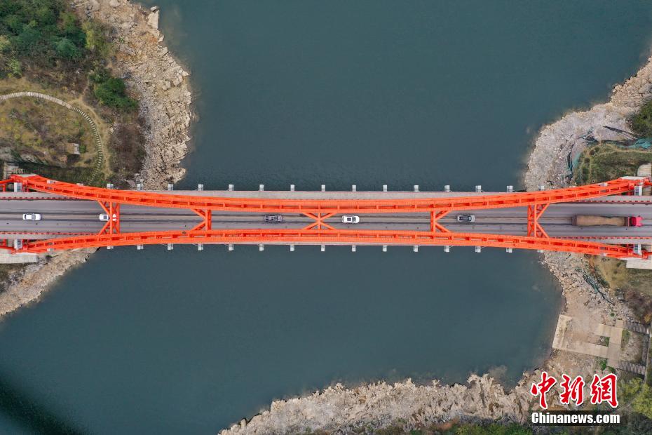 上空から撮影した花魚(yú)洞大橋　貴州省清鎮(zhèn)