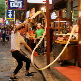 往來(lái)の中の手品師