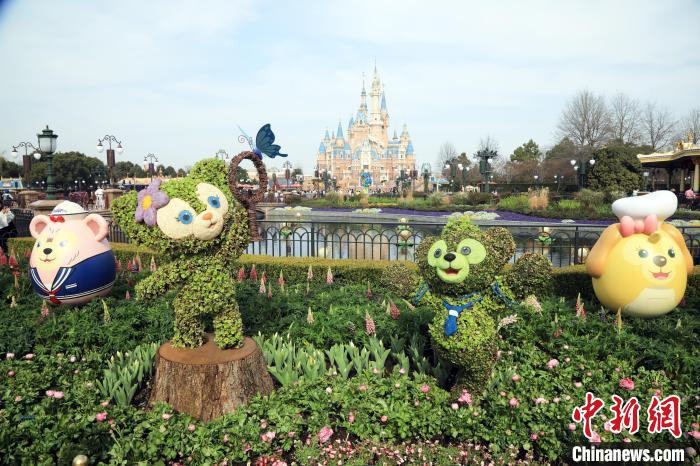 緑あふれる春の景色が広がる上海ディズニーランド（3月7日に撮影?湯彥俊）。