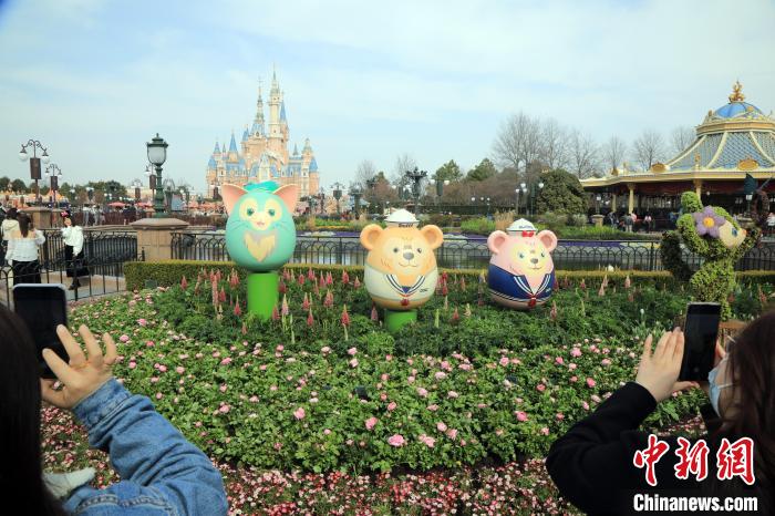 緑あふれる春の景色広がる上海ディズニーランド