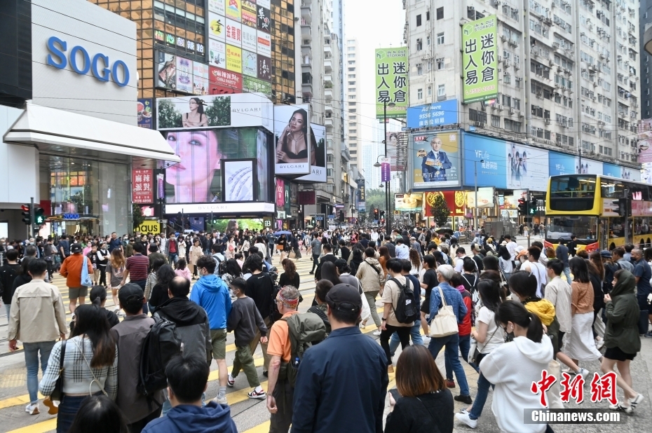 香港特區(qū)への大陸部観光客數(shù)が「正常な往來」再開後、初の1日10萬人超え