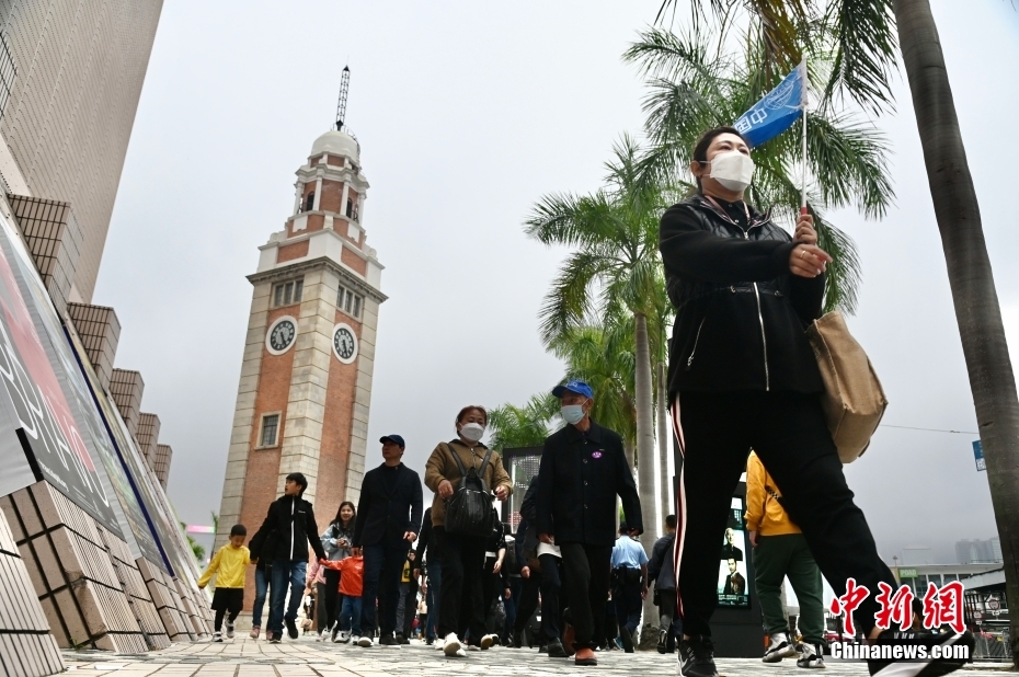 香港特區(qū)への大陸部観光客數(shù)が「正常な往來」再開後、初の1日10萬人超え