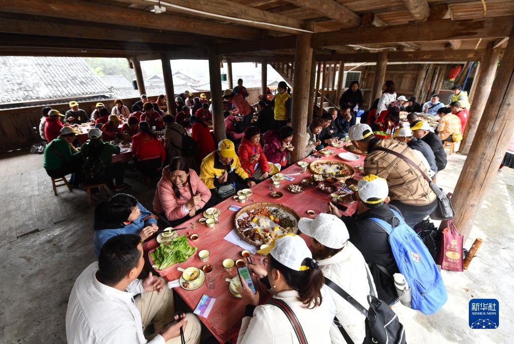 「広東?広西提攜」観光特別列車(chē)が広西の大苗山へ