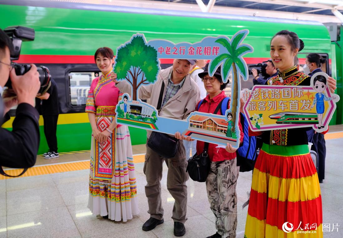 中國ラオス鉄道の國際旅客列車が運(yùn)行開始