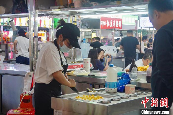 ナイトタイムエコノミーを盛り上げる地元の特色豊かな軽食の數(shù)々　広西