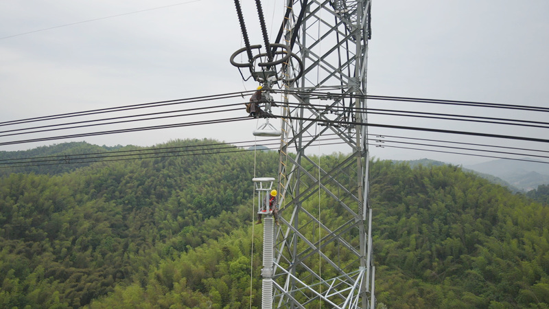 國網(wǎng)湖南電力±800kV雅湖線の停電點(diǎn)検が終了