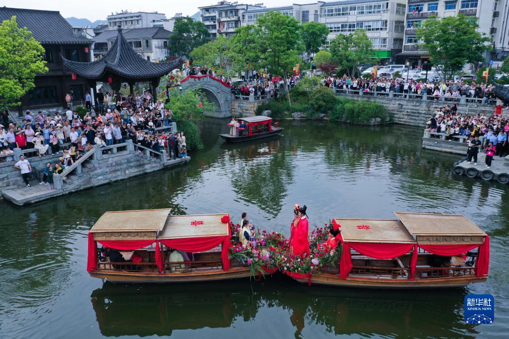 宋韻水上婚禮パフォーマンス開催　浙江省建徳