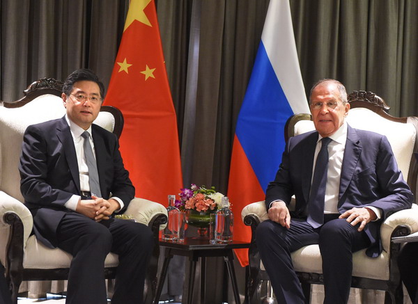 秦剛外交部長(zhǎng)がロシアのラブロフ外相と會(huì)談