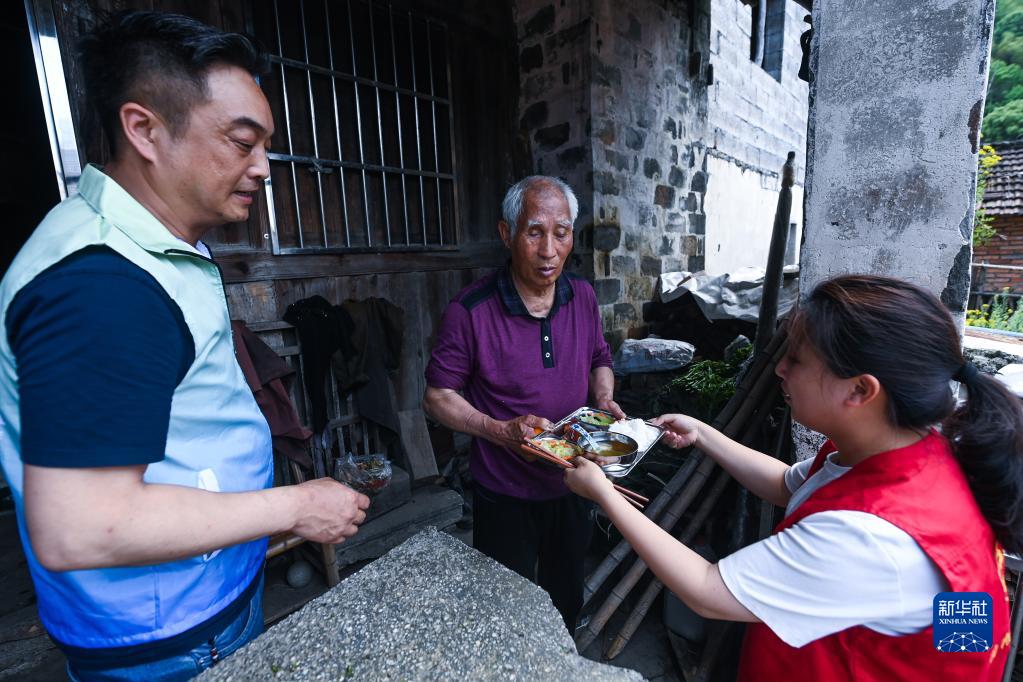 高齢者の自宅に「幸せの味」を?qū)盲堡氪澶巍杆激い浃辍故程谩≌憬?></a></td></tr><tr><td class=