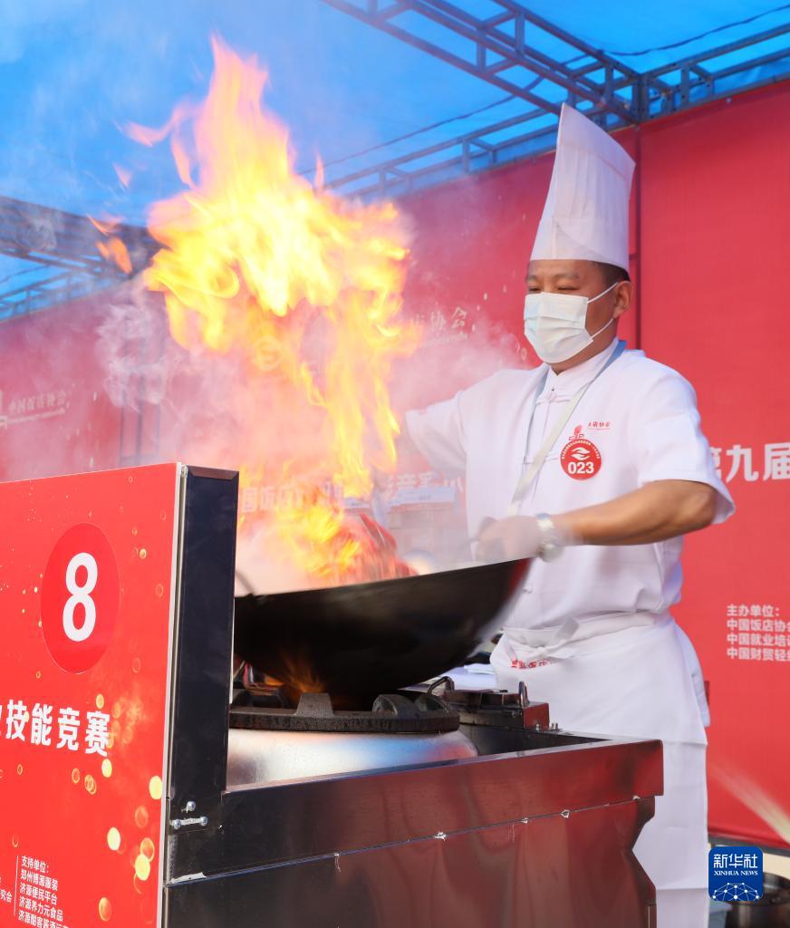 美味しさ競う「小吃コンテスト」　河南省済源