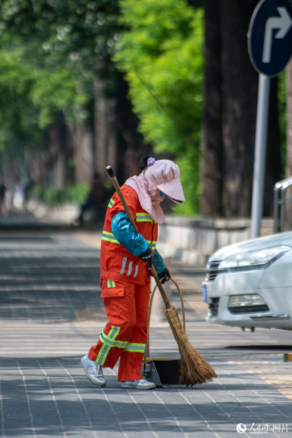 北京で今年初の「高溫青色警報」発令　15日の最高気溫は35度