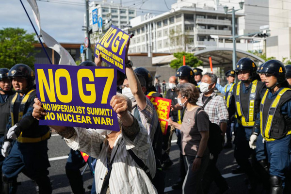 5月20日、日本広島県でG7サミット反対のデモに參加した人々（撮影?張笑宇）。