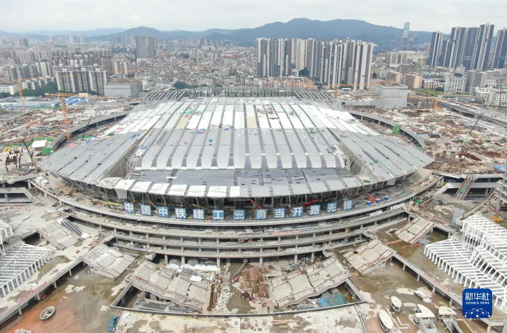 広州白雲(yún)鉄道駅工事、駅舎の最上部が完成　広東省