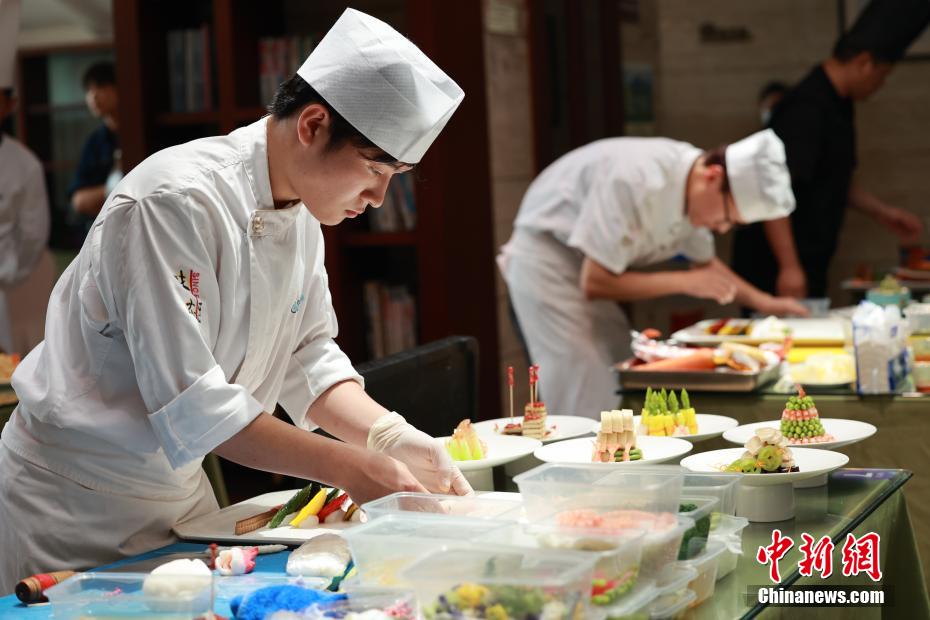 中國料理技能コンテストで杭州アジア競技大會(huì)テーマの創(chuàng)作料理披露　浙江省