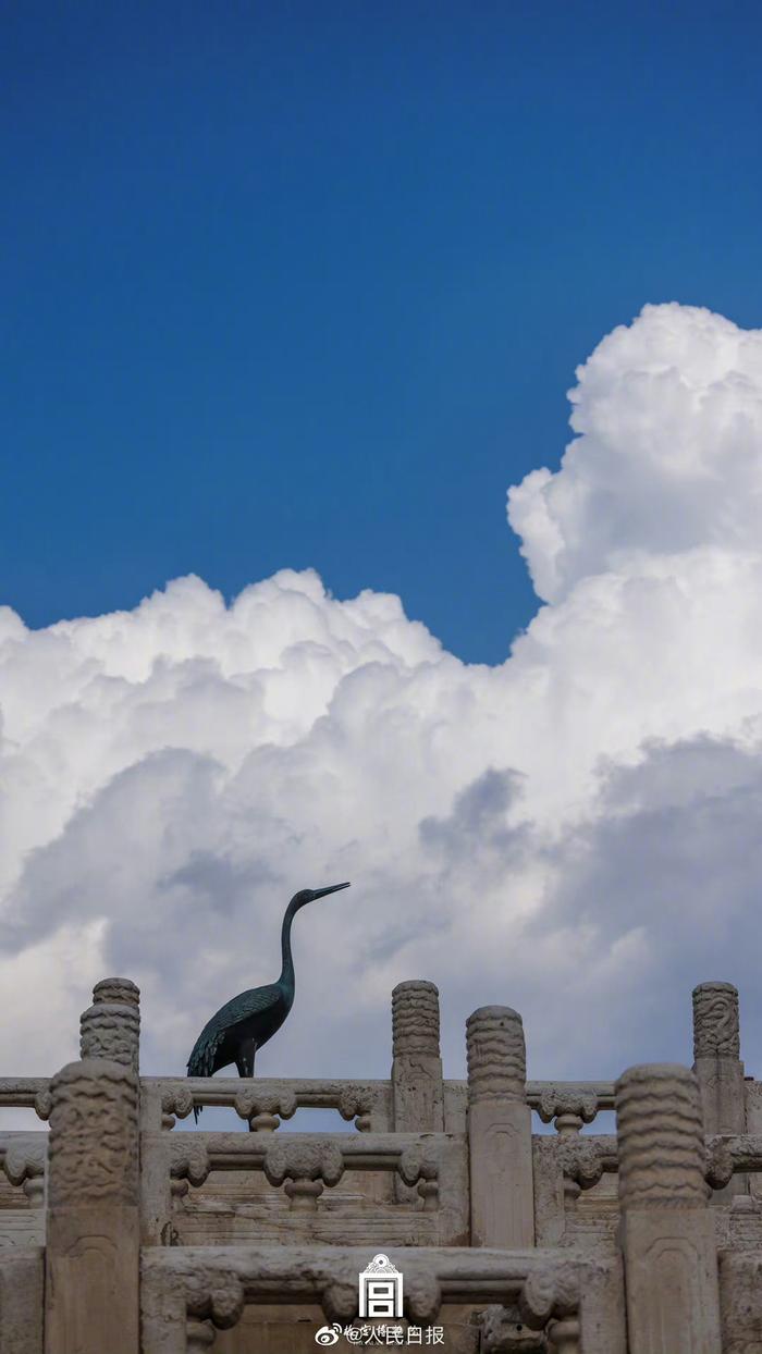 故宮とアニメに出てくるような雲(yún)の癒し風(fēng)景　北京